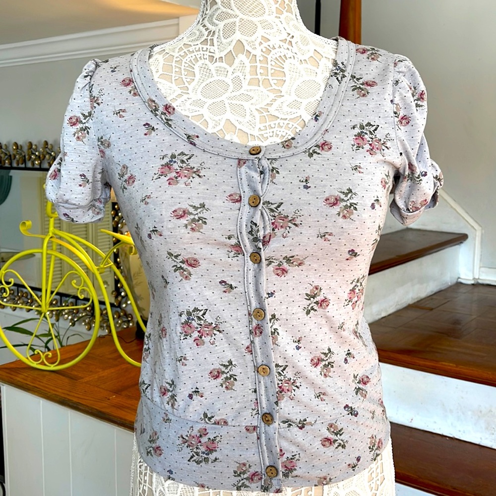 Mine gray floral top